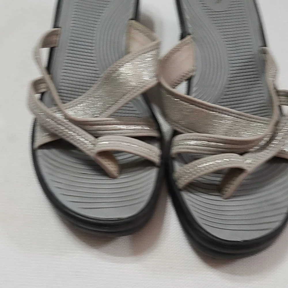 Skechers Womens Wedge‎ Sandals Strappy Shimmery Silver Approx Sz 10 GUC READ
